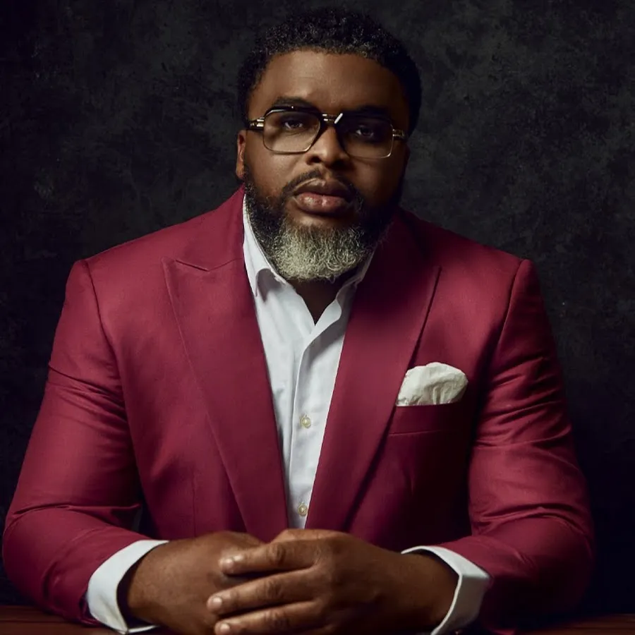 Larry Gaaga – Isinaetugo Ft Onyeoma Tochukwu Xclusiveloaded.com